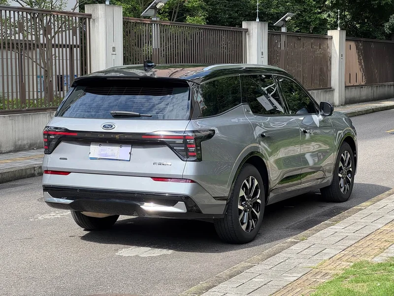 Ford Edge — фото 11