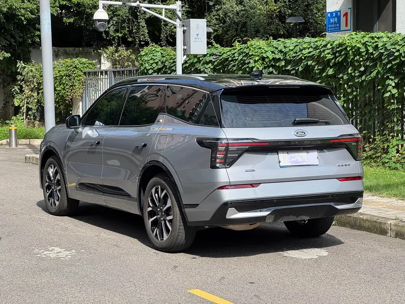 Ford Edge — фото 9