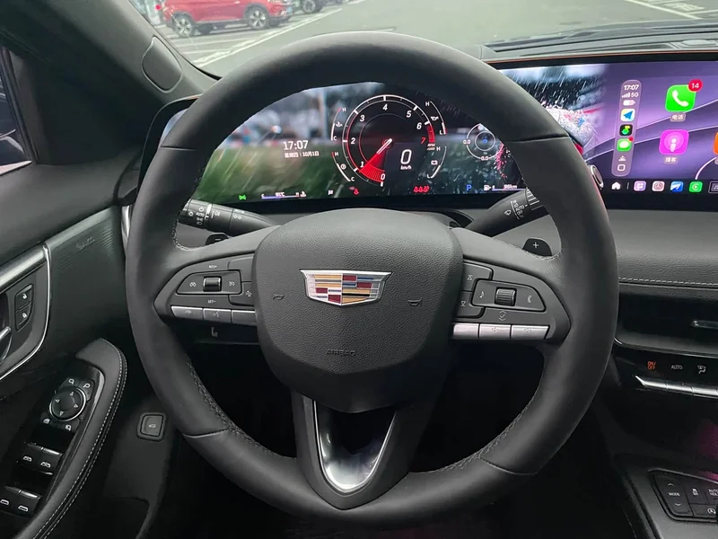 Cadillac CT5 — фото 9
