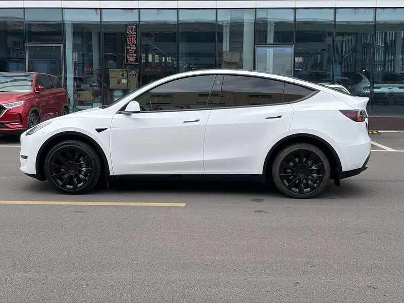 Tesla Model Y — фото 9