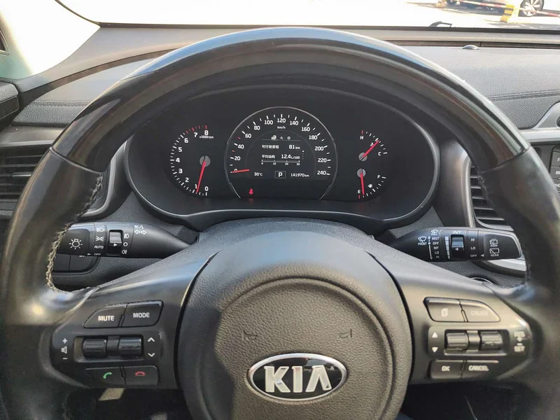 Kia Sorento — фото 12
