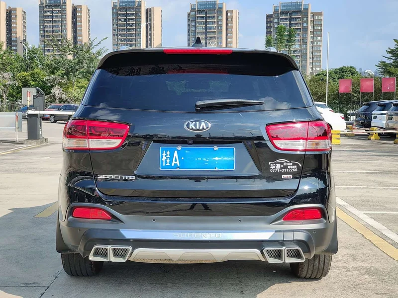 Kia Sorento — фото 5