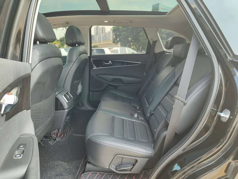 Kia Sorento — фото 7