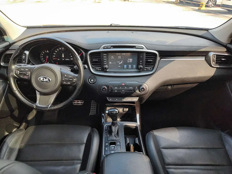 Kia Sorento — фото 8