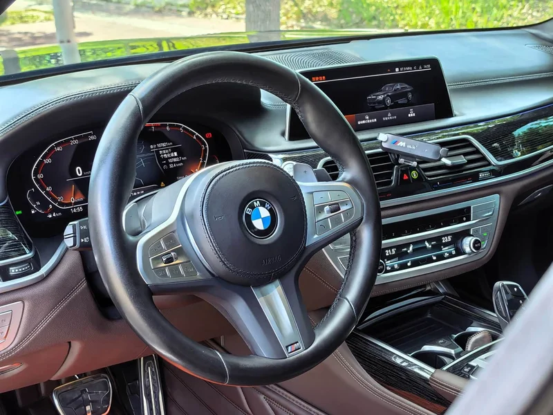 BMW 7-Series — фото 15