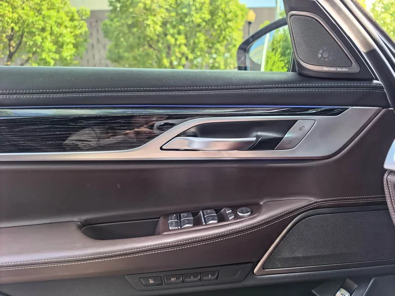 BMW 7-Series — фото 17
