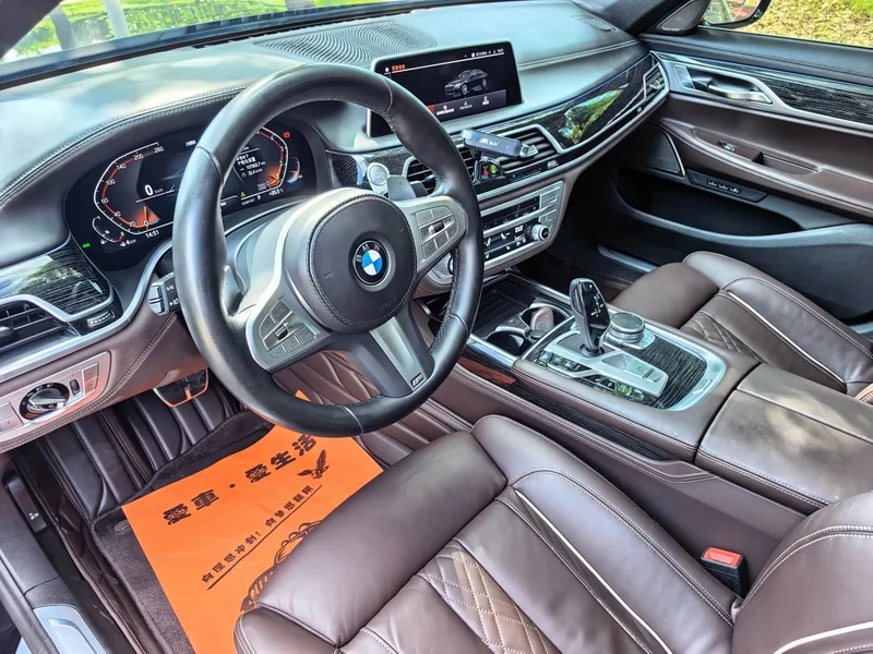 BMW 7-Series — фото 10