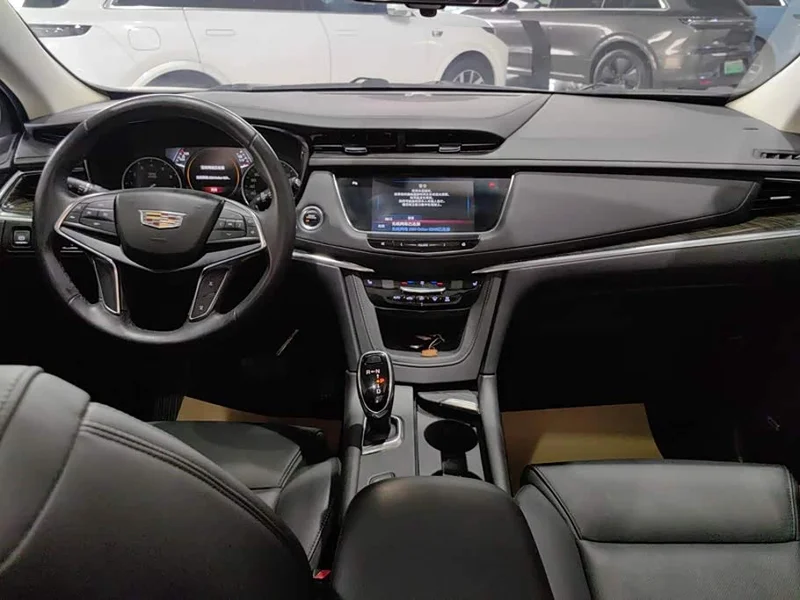 Cadillac XT5 — фото 12