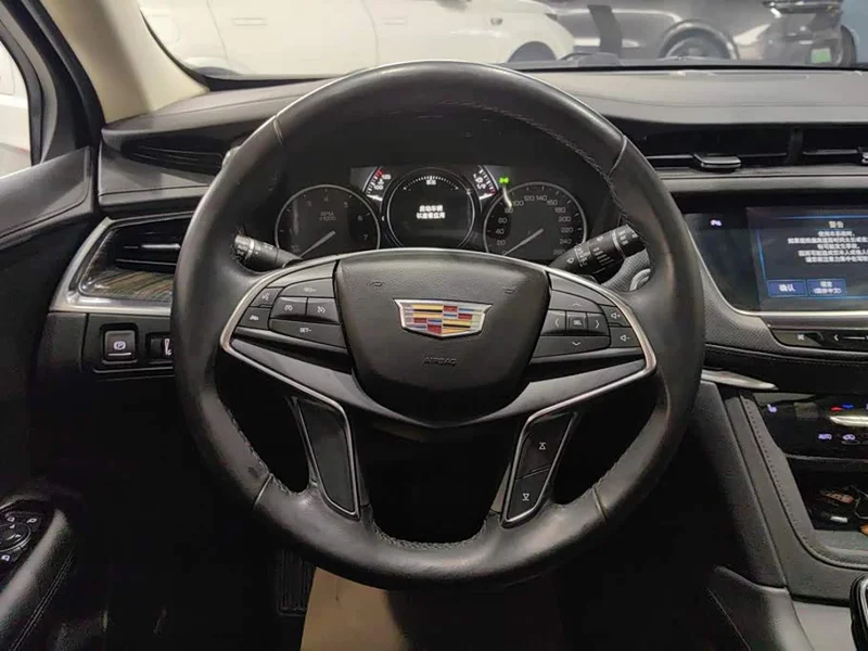 Cadillac XT5 — фото 15