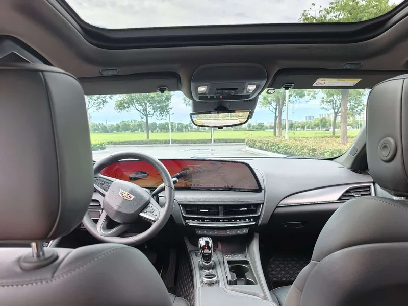 Cadillac CT5 — фото 13