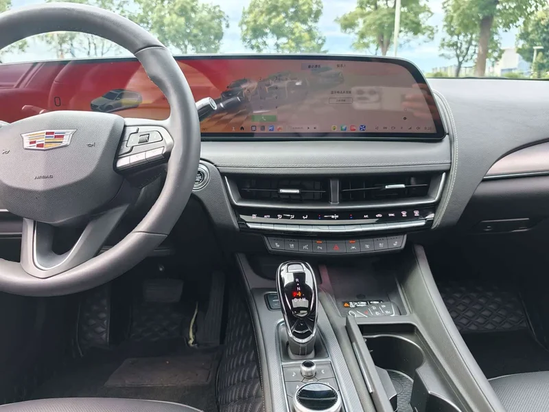 Cadillac CT5 — фото 14