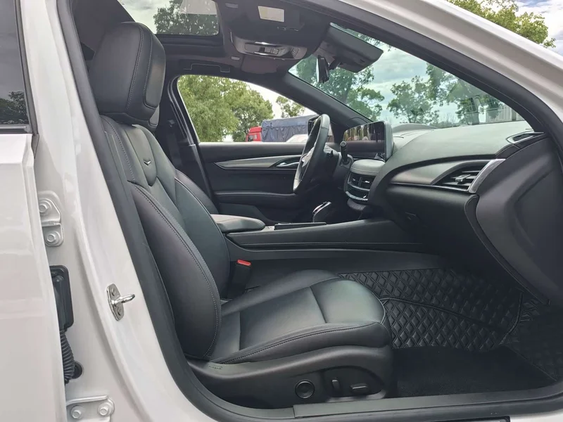 Cadillac CT5 — фото 25
