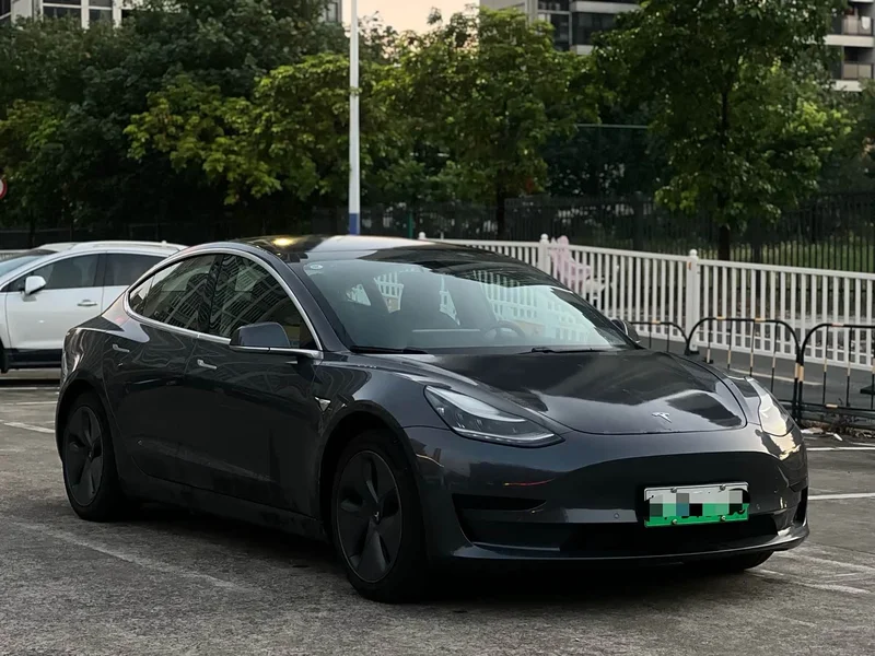 Tesla Model 3 — фото 3