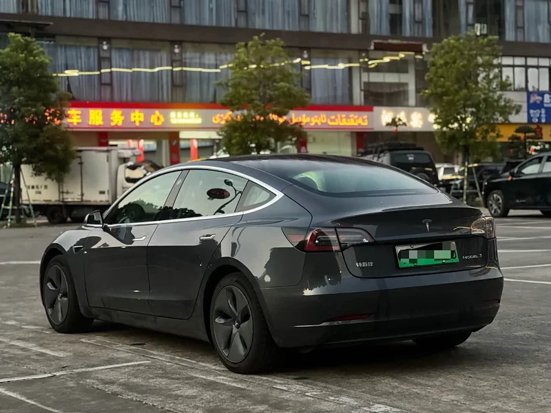 Tesla Model 3 — фото 4