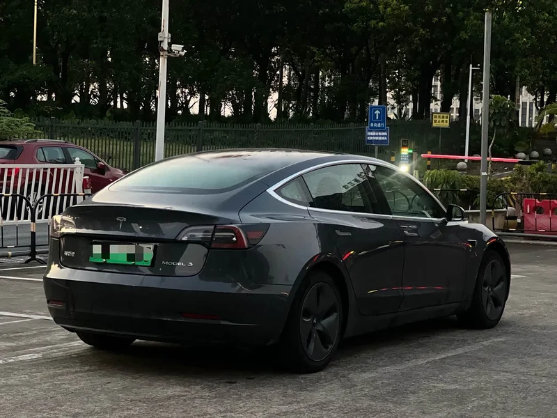 Tesla Model 3 — фото 5