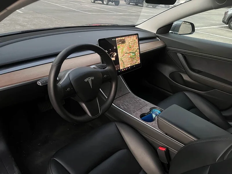 Tesla Model 3 — фото 7