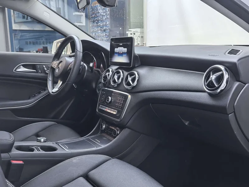 Mercedes-Benz GLA — фото 12