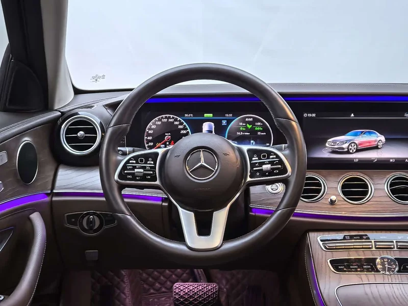 Mercedes-Benz E-Class — фото 13