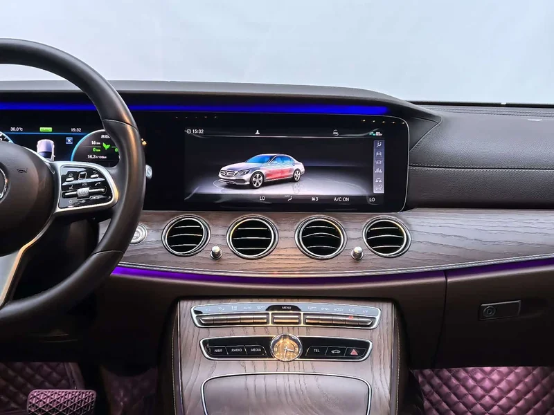 Mercedes-Benz E-Class — фото 14