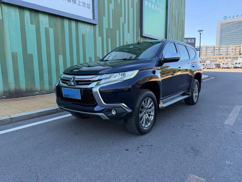 Mitsubishi Pajero Sport (Imported) — фото 1