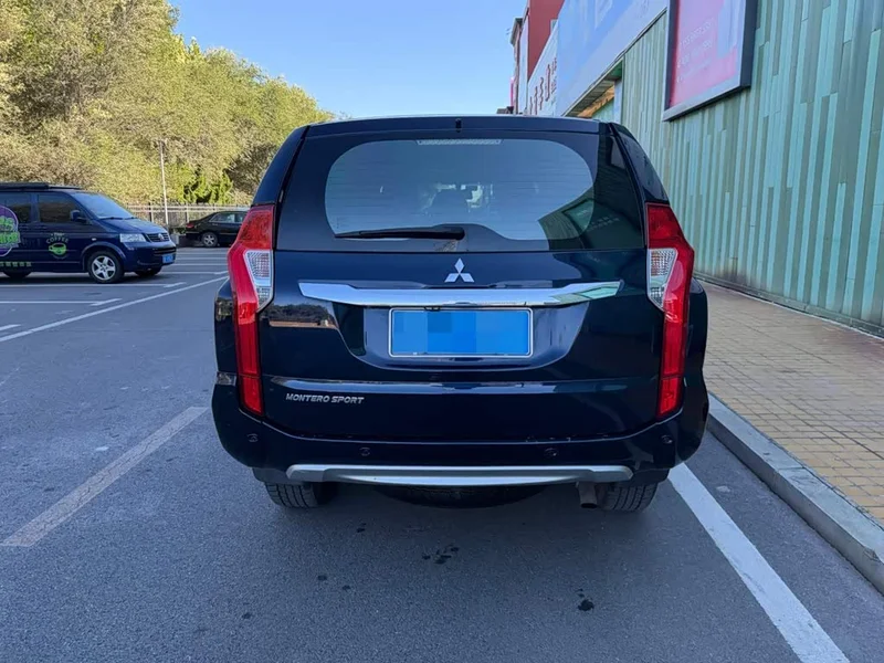 Mitsubishi Pajero Sport (Imported) — фото 10