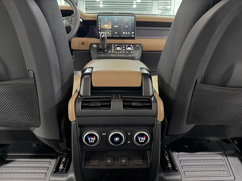 Land Rover Defender — фото 13