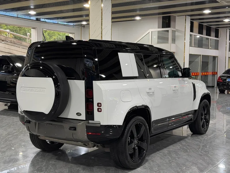 Land Rover Defender — фото 15
