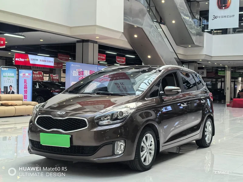 Kia Carens — фото 1