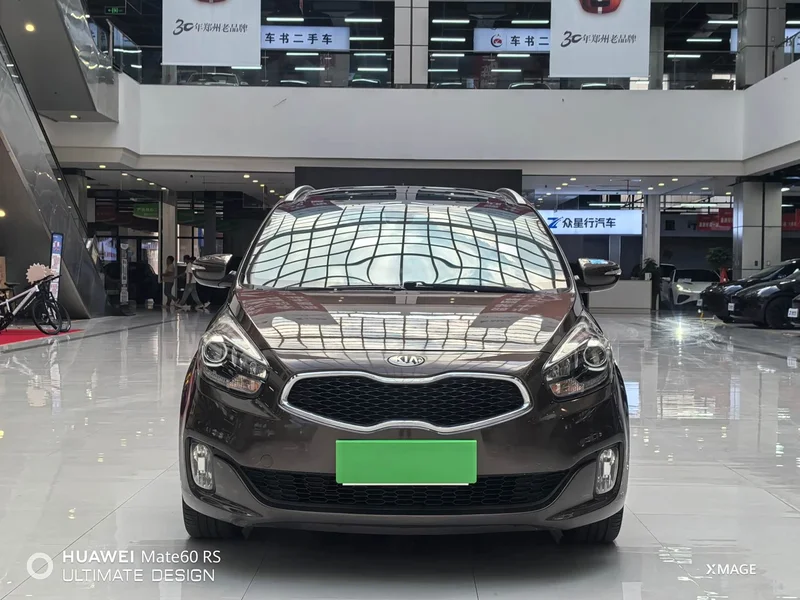Kia Carens — фото 2