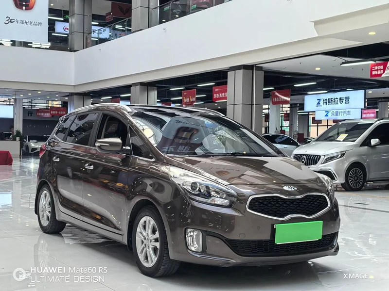Kia Carens — фото 3