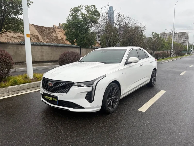 Cadillac CT4 — фото 1