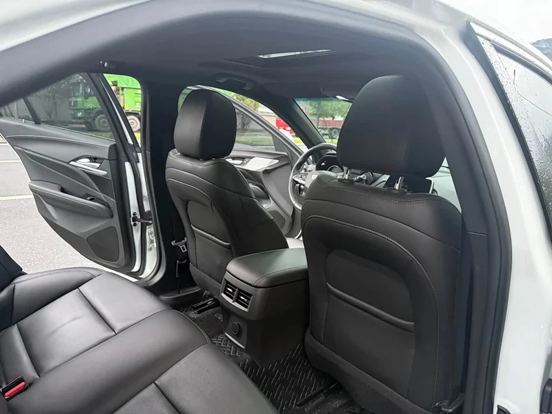 Cadillac CT4 — фото 11