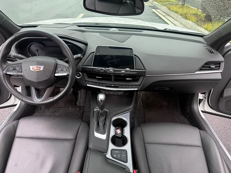 Cadillac CT4 — фото 15