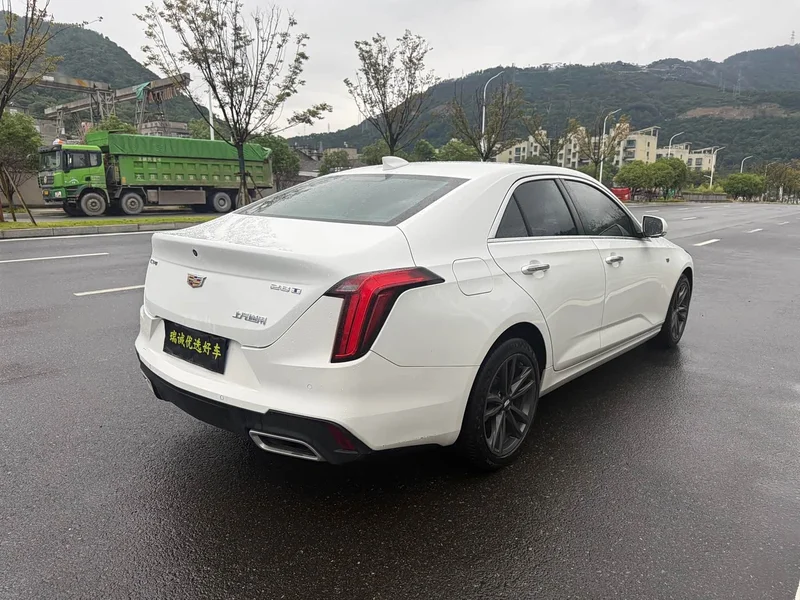 Cadillac CT4 — фото 16