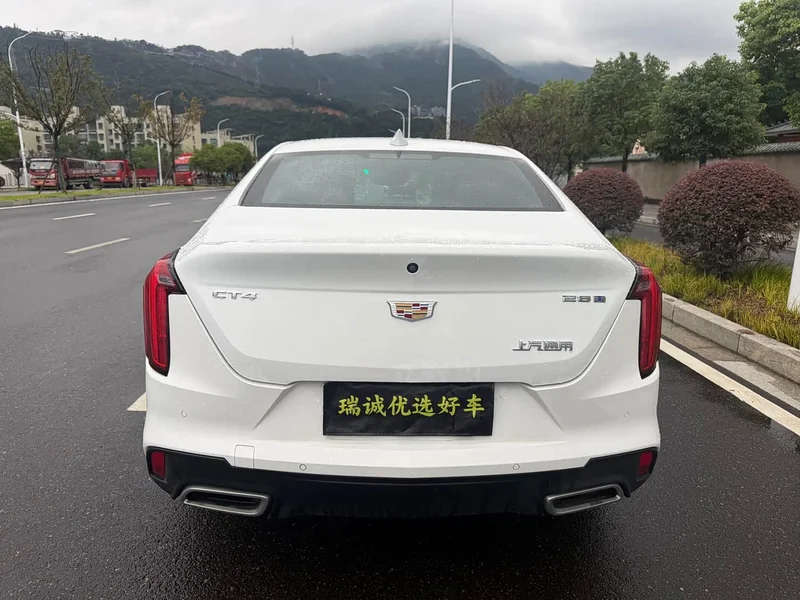 Cadillac CT4 — фото 19
