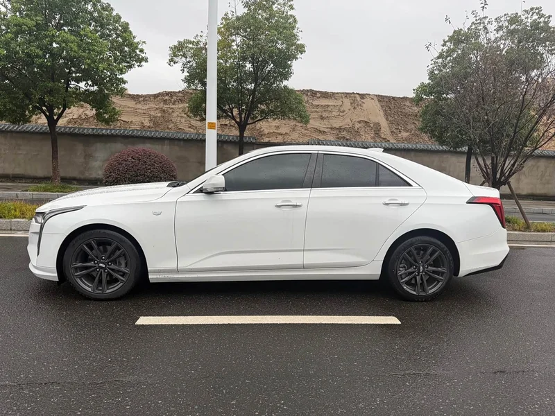 Cadillac CT4 — фото 4