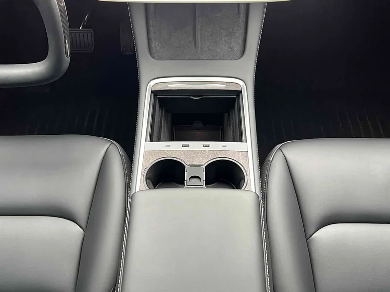 Tesla Model Y — фото 11
