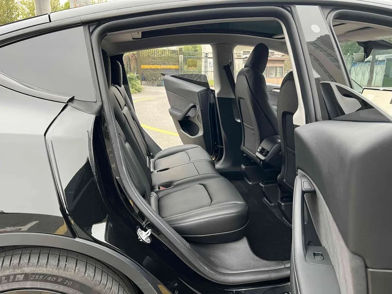 Tesla Model Y — фото 12