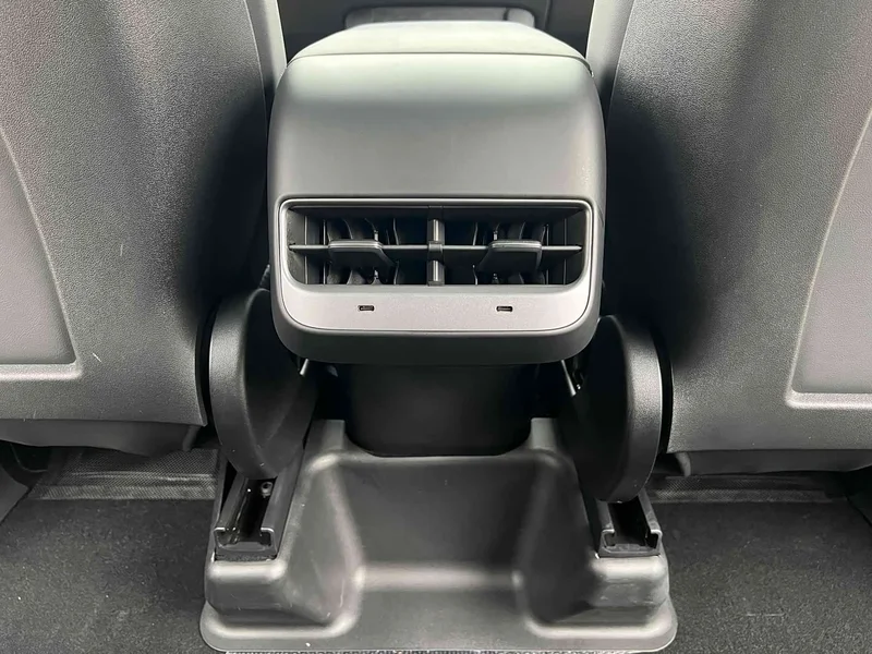Tesla Model Y — фото 17
