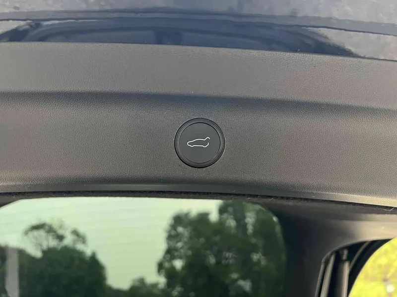 Tesla Model Y — фото 18