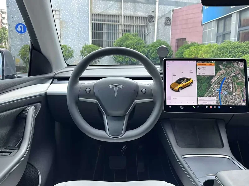 Tesla Model Y — фото 4