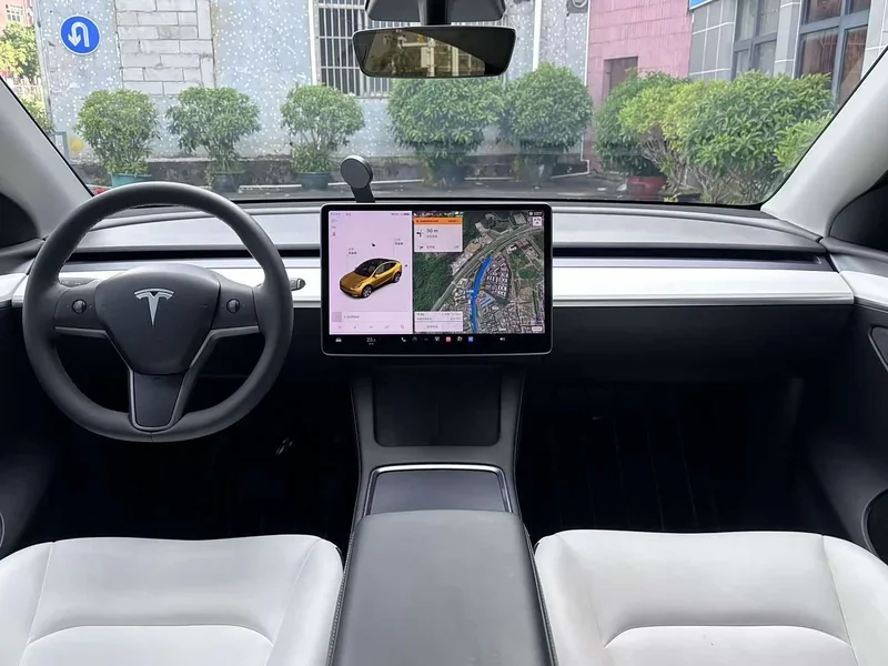 Tesla Model Y — фото 5