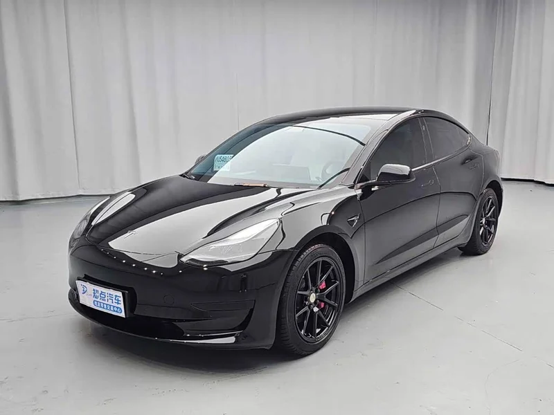 Tesla Model 3 — фото 1