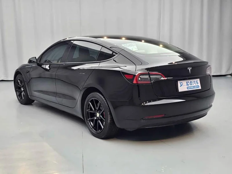 Tesla Model 3 — фото 4