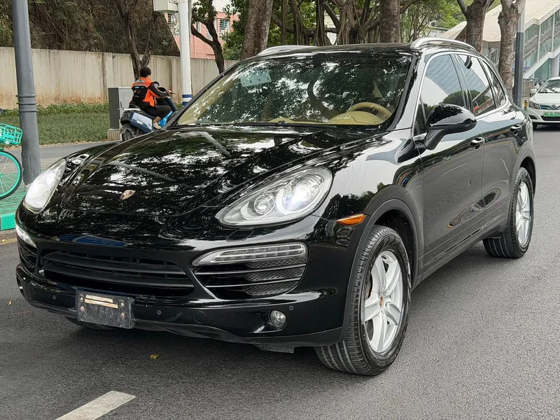Porsche Cayenne — фото 1