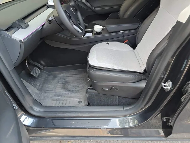 Tesla Model Y — фото 11