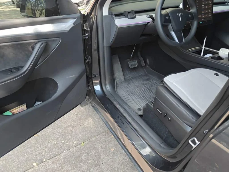 Tesla Model Y — фото 12
