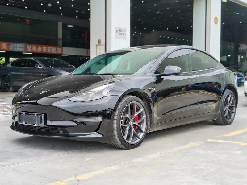Tesla Model 3 — фото 1