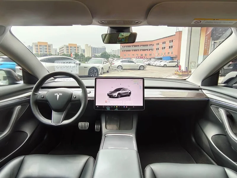 Tesla Model 3 — фото 12