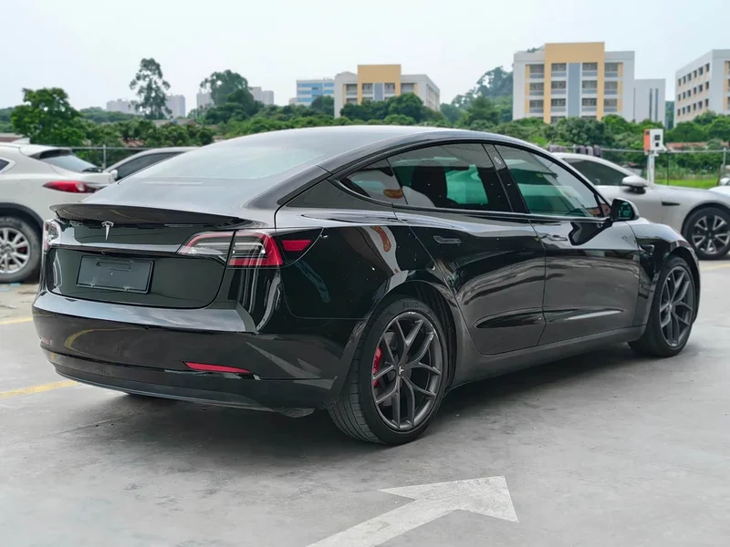 Tesla Model 3 — фото 6